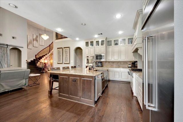 1310 Tamina Pass Lane, Friendswood, TX 77546