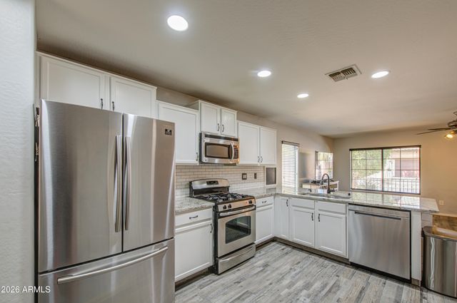 9311 E GREENWAY Street, Mesa, AZ 85207