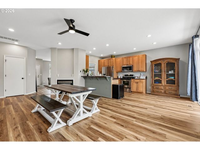 19365 VINCENT Dr, Oregon City, OR 97045