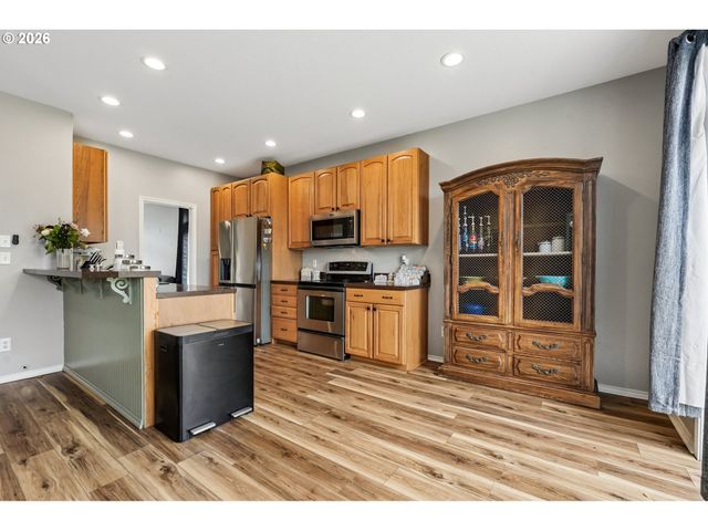 19365 VINCENT Dr, Oregon City, OR 97045