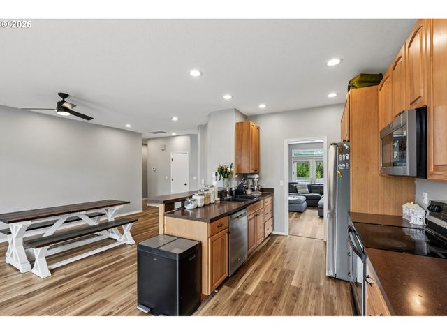 19365 VINCENT Dr, Oregon City, OR 97045