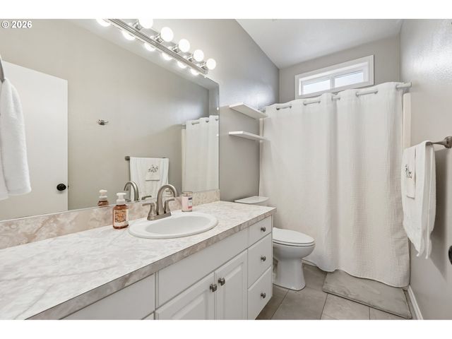 19365 VINCENT Dr, Oregon City, OR 97045