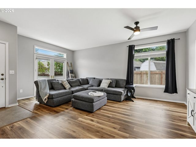 19365 VINCENT Dr, Oregon City, OR 97045
