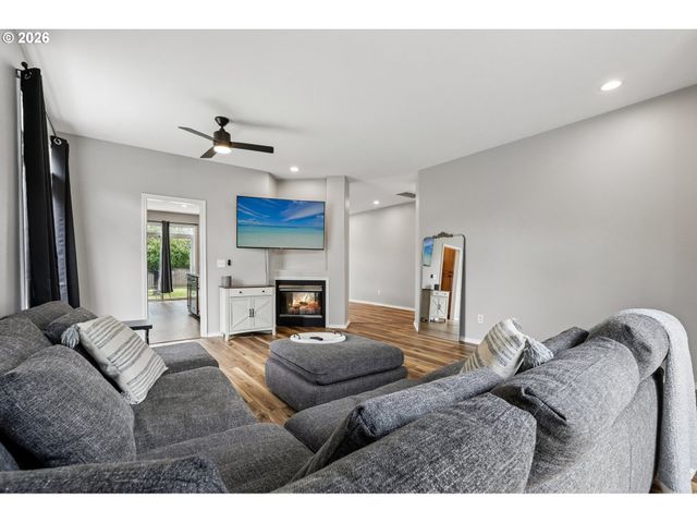 19365 VINCENT Dr, Oregon City, OR 97045