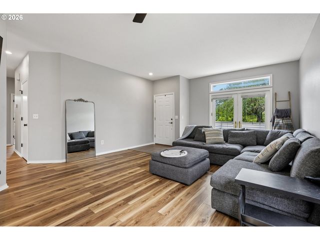 19365 VINCENT Dr, Oregon City, OR 97045
