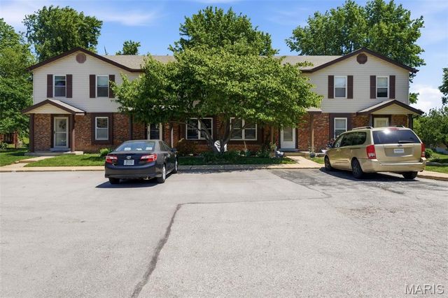 1361 Summergate Parkway, St Charles, MO 63303