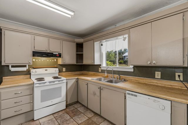 126 Meadow Park Ln., Hattiesburg, MS 39401