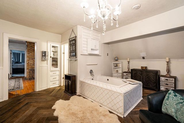 330 E Locust STREET, Milwaukee, WI 53212