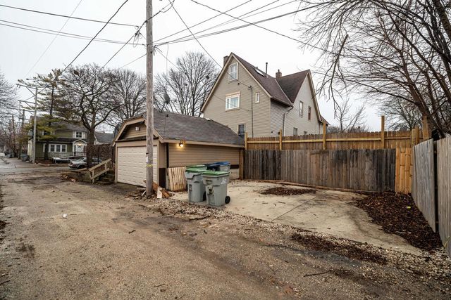 330 E Locust STREET, Milwaukee, WI 53212