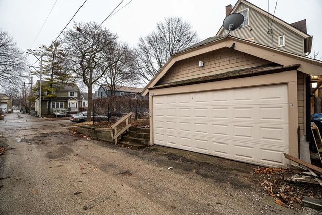 330 E Locust STREET, Milwaukee, WI 53212