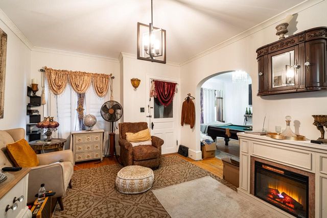 330 E Locust STREET, Milwaukee, WI 53212
