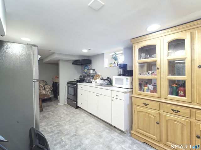 21 Matthews Street, Milford, CT 06460