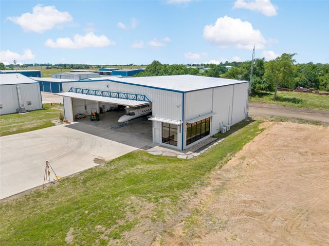 6700 Collier Drive Hangar 4, Paris, TX 75462