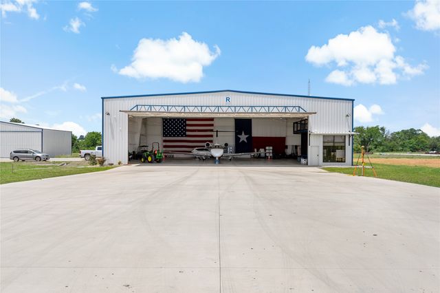 6700 Collier Drive Hangar 4, Paris, TX 75462