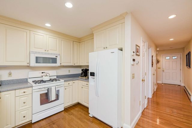 21 Sycamore Dr 21, Middleboro, MA 02346