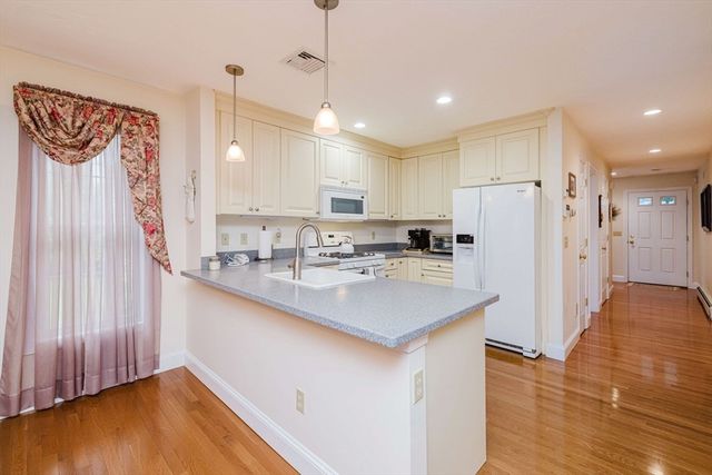 21 Sycamore Dr 21, Middleboro, MA 02346