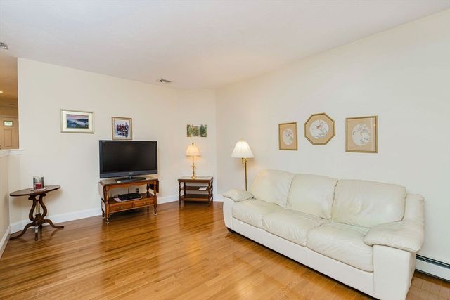 21 Sycamore Dr 21, Middleboro, MA 02346