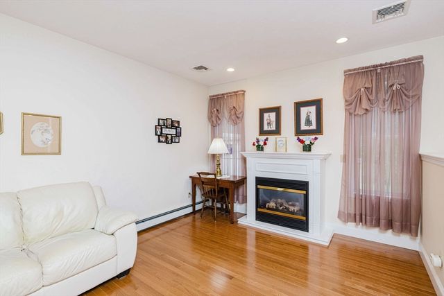 21 Sycamore Dr 21, Middleboro, MA 02346