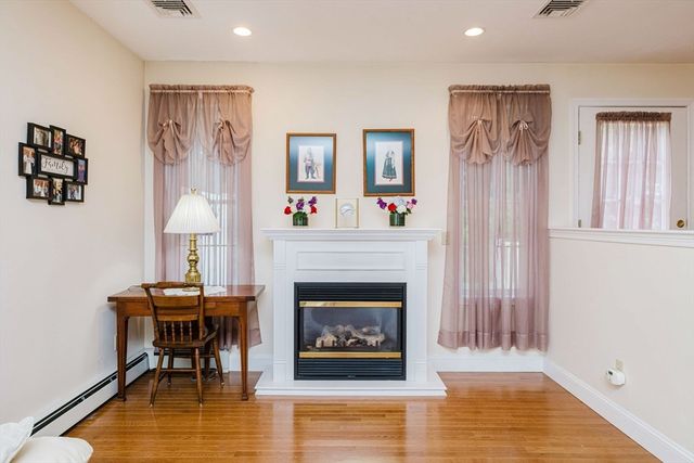 21 Sycamore Dr 21, Middleboro, MA 02346