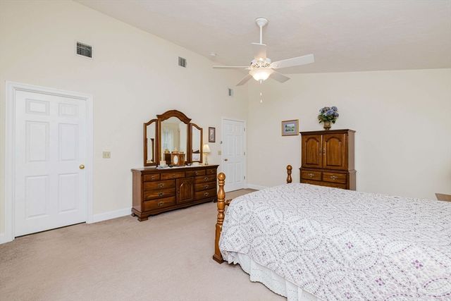 21 Sycamore Dr 21, Middleboro, MA 02346