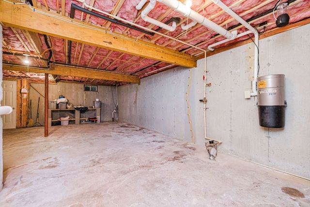 21 Sycamore Dr 21, Middleboro, MA 02346