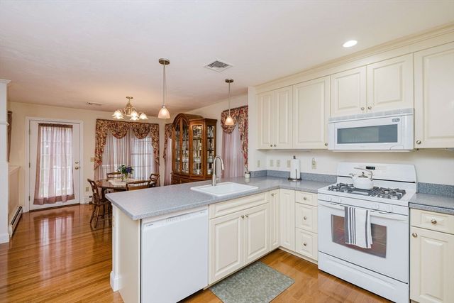 21 Sycamore Dr 21, Middleboro, MA 02346
