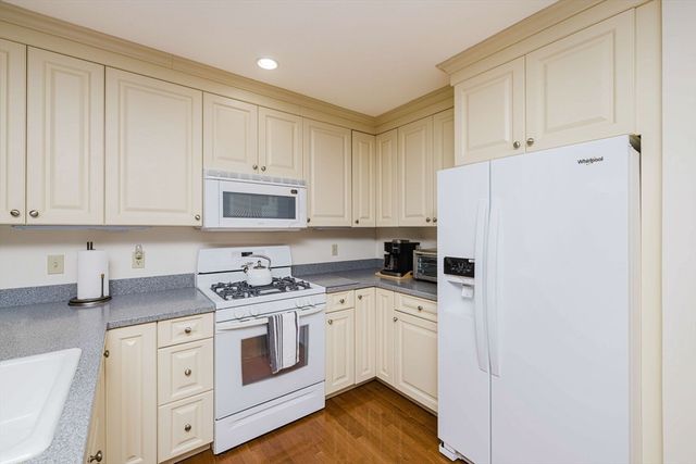 21 Sycamore Dr 21, Middleboro, MA 02346