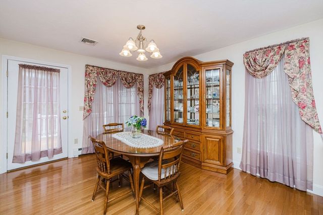 21 Sycamore Dr 21, Middleboro, MA 02346