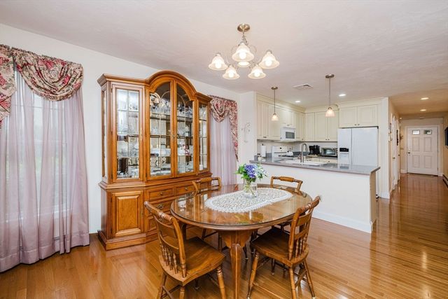 21 Sycamore Dr 21, Middleboro, MA 02346
