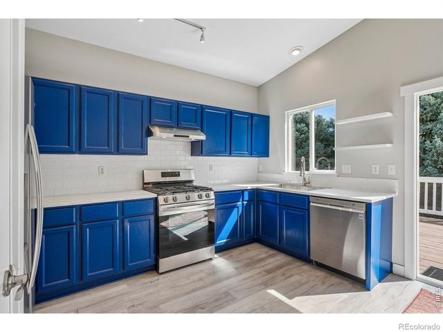 1818 Clover Creek Drive, Longmont, CO 80503