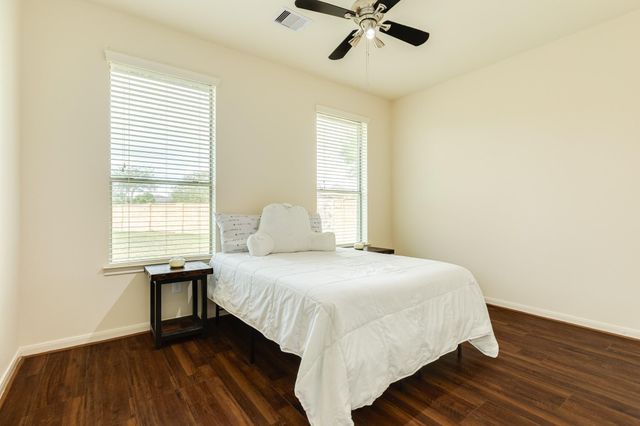 4702 Serrano Drive, League City, TX 77573