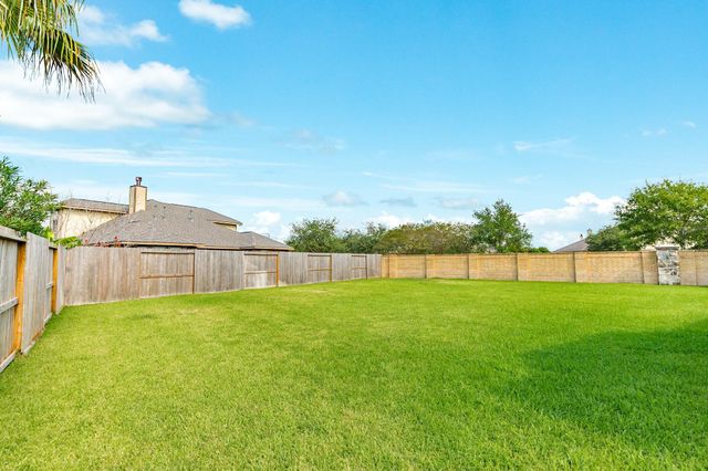 4702 Serrano Drive, League City, TX 77573