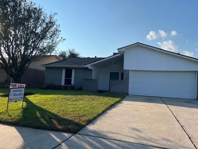 467 Buoy Road, Webster, TX 77598