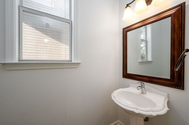 1338 E ISLAND PL, Memphis, TN 38103