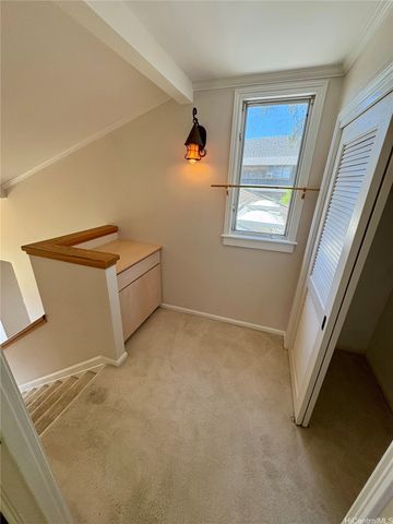 125 Maunalanikai Place, Honolulu, HI 96816