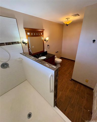 125 Maunalanikai Place, Honolulu, HI 96816