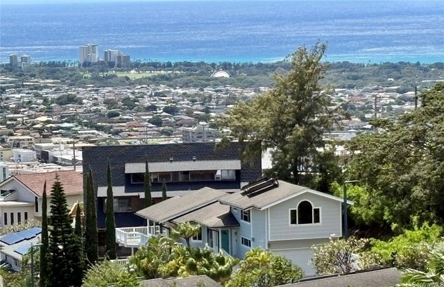 125 Maunalanikai Place, Honolulu, HI 96816