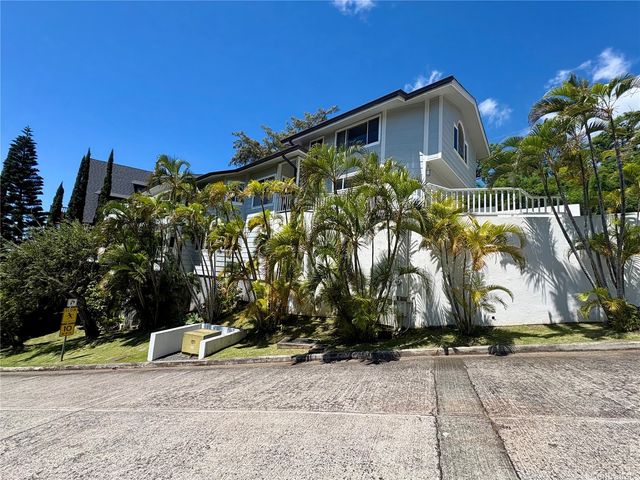 125 Maunalanikai Place, Honolulu, HI 96816