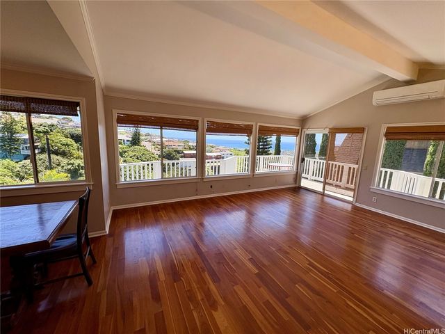 125 Maunalanikai Place, Honolulu, HI 96816