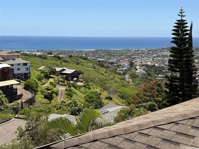 125 Maunalanikai Place, Honolulu, HI 96816