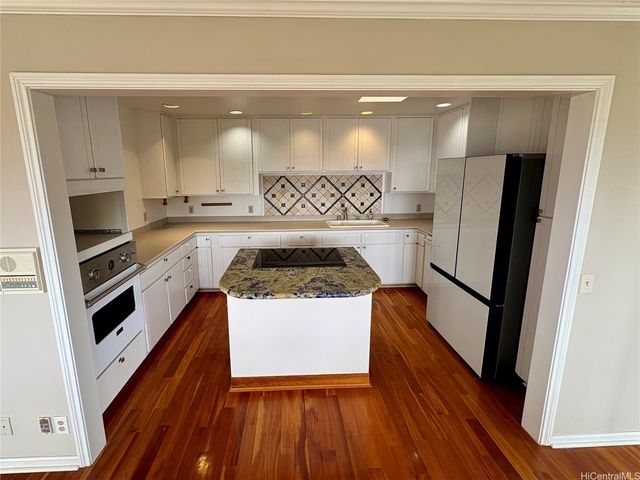 125 Maunalanikai Place, Honolulu, HI 96816