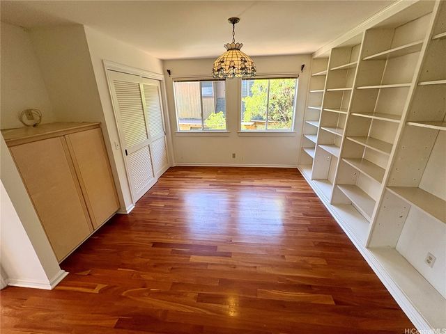 125 Maunalanikai Place, Honolulu, HI 96816