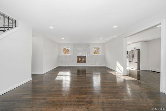 42 Ronald Drive N, Amityville, NY 11701