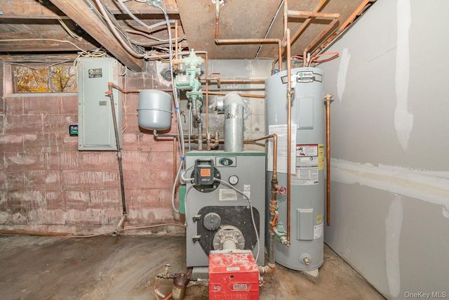 42 Ronald Drive N, Amityville, NY 11701