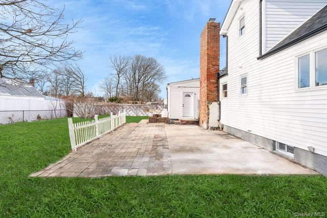 42 Ronald Drive N, Amityville, NY 11701