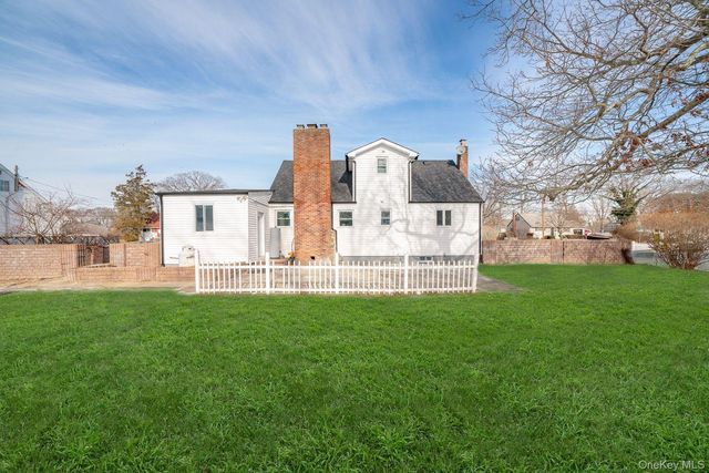 42 Ronald Drive N, Amityville, NY 11701