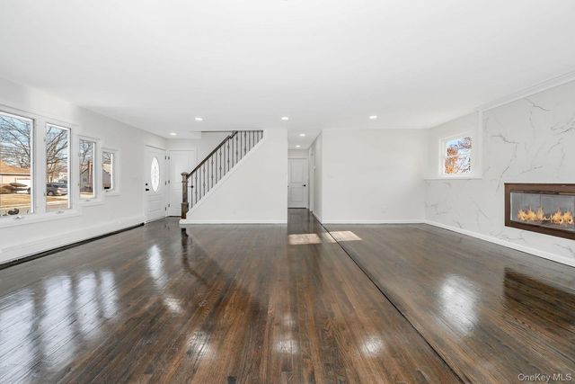 42 Ronald Drive N, Amityville, NY 11701