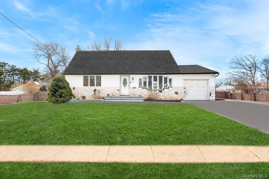 42 Ronald Drive N, Amityville, NY 11701