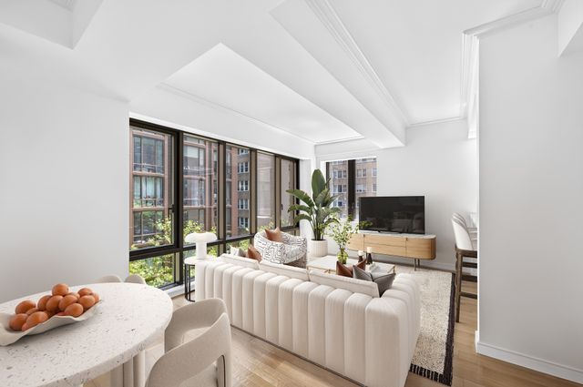 225 E 19th St Apt 402, New York City, NY 10003