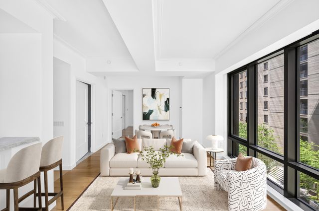 225 E 19th St Apt 402, New York City, NY 10003